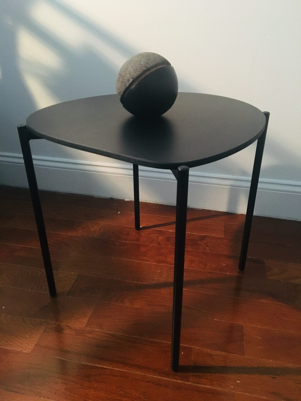 Convex black coffee table with steel legs